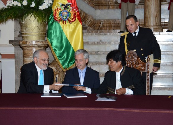 Bolivia-presenta-el-Libro-del-Mar-con-la-historia-de-su-reclamo-a