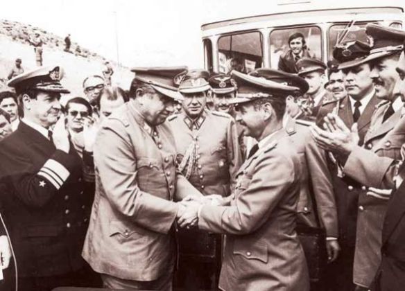 Abrazo de Charaña. Augusto Pinochet y Hugo Banzer
